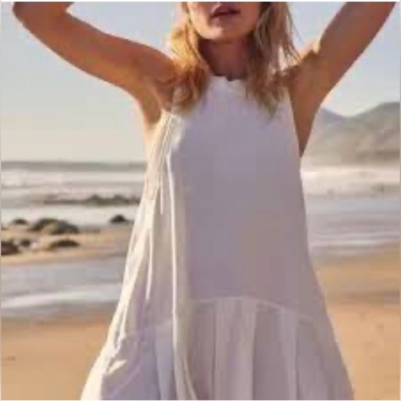 BCBGeneration white sleeveless ladies top - Picture 1 of 6